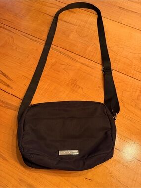 Black crossbody travel purse